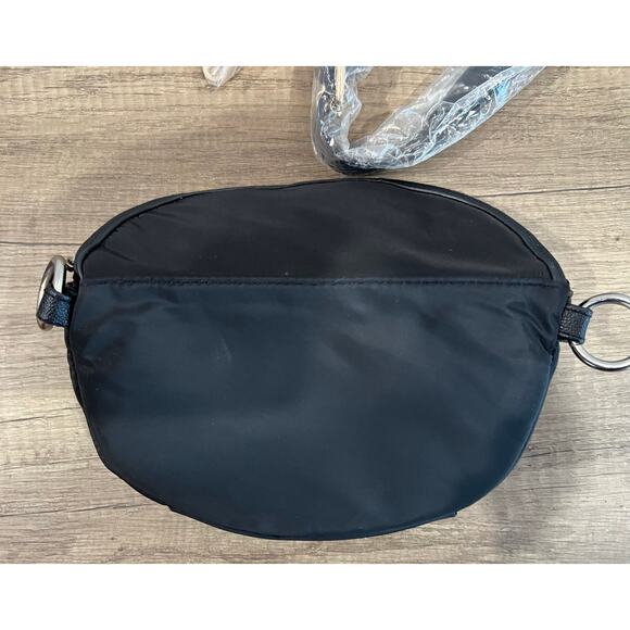 Madden NYC Black Crossbody Bag Nylon Zip Pockets Adjustable Strap NWT - Picture 3 of 5